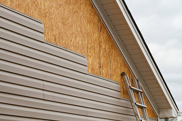 Professional Fiber Cement Siding technician working in Windsor, NC